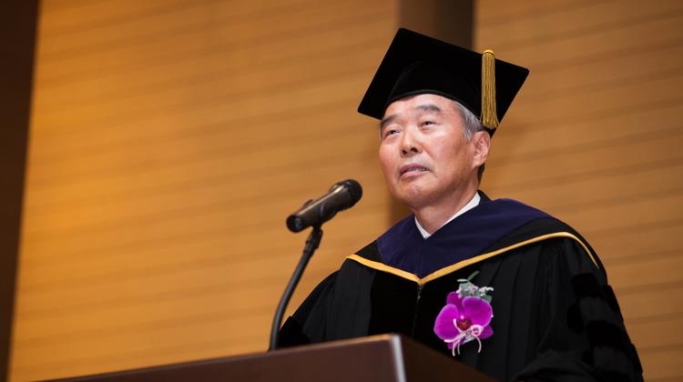 UNIST Bids a Fond Farewell to its President